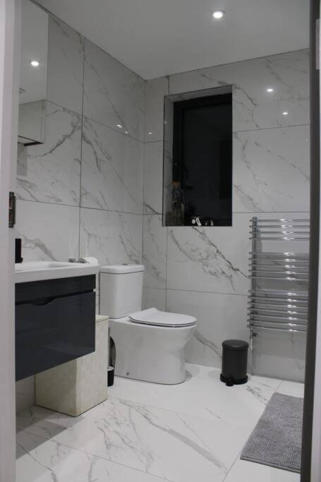5 Star Apartment 런던 외부 사진